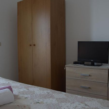 Apartments Rogulj Рогозница Екстериор снимка