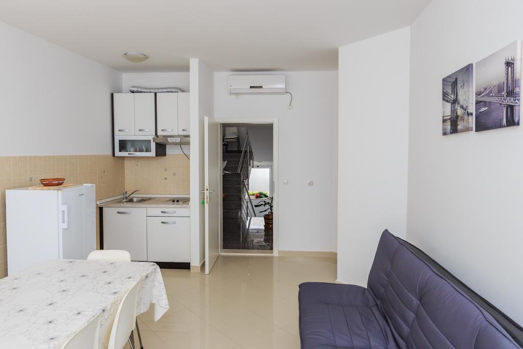 Apartments Rogulj Рогозница Стая снимка