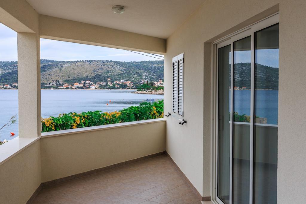 Apartments Rogulj Рогозница Стая снимка