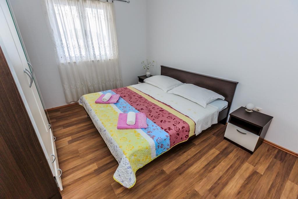 Apartments Rogulj Рогозница Стая снимка