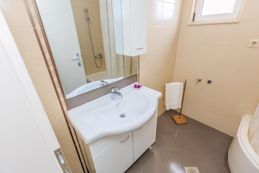 Apartments Rogulj Рогозница Стая снимка