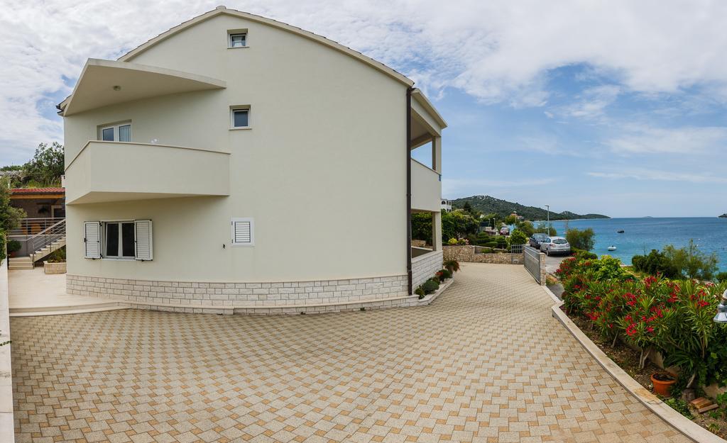 Apartments Rogulj Рогозница Екстериор снимка