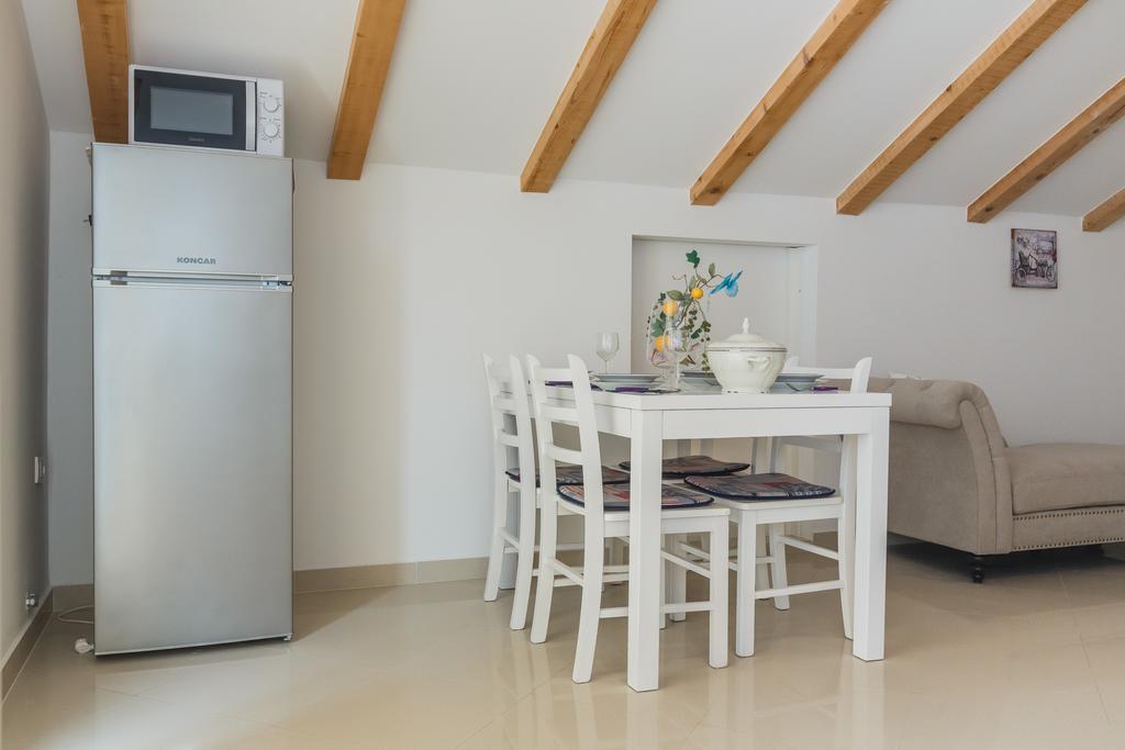 Apartments Rogulj Рогозница Стая снимка