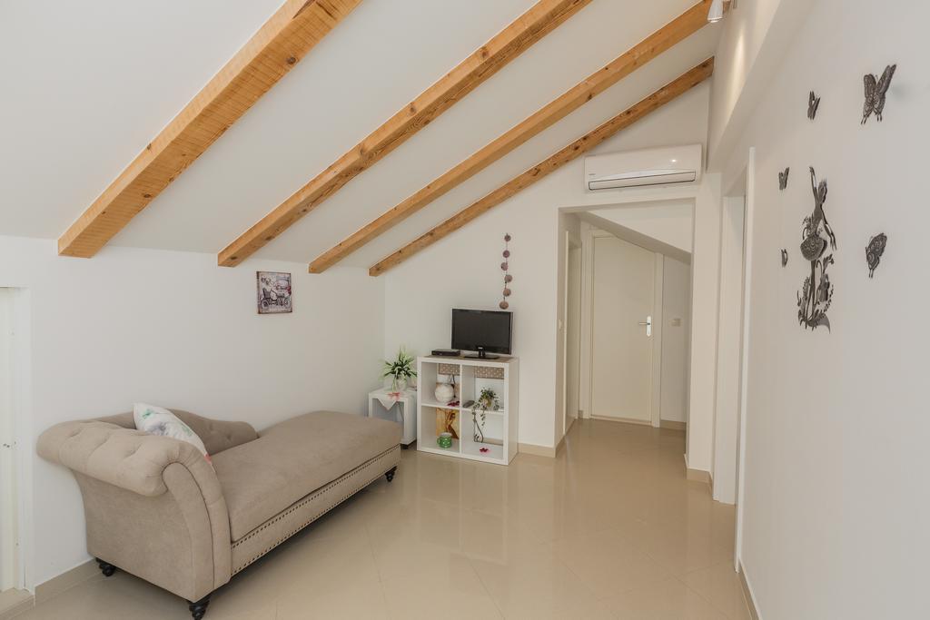Apartments Rogulj Рогозница Стая снимка