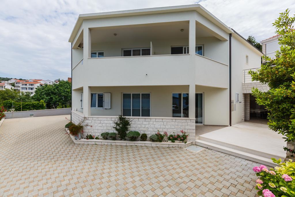 Apartments Rogulj Рогозница Екстериор снимка