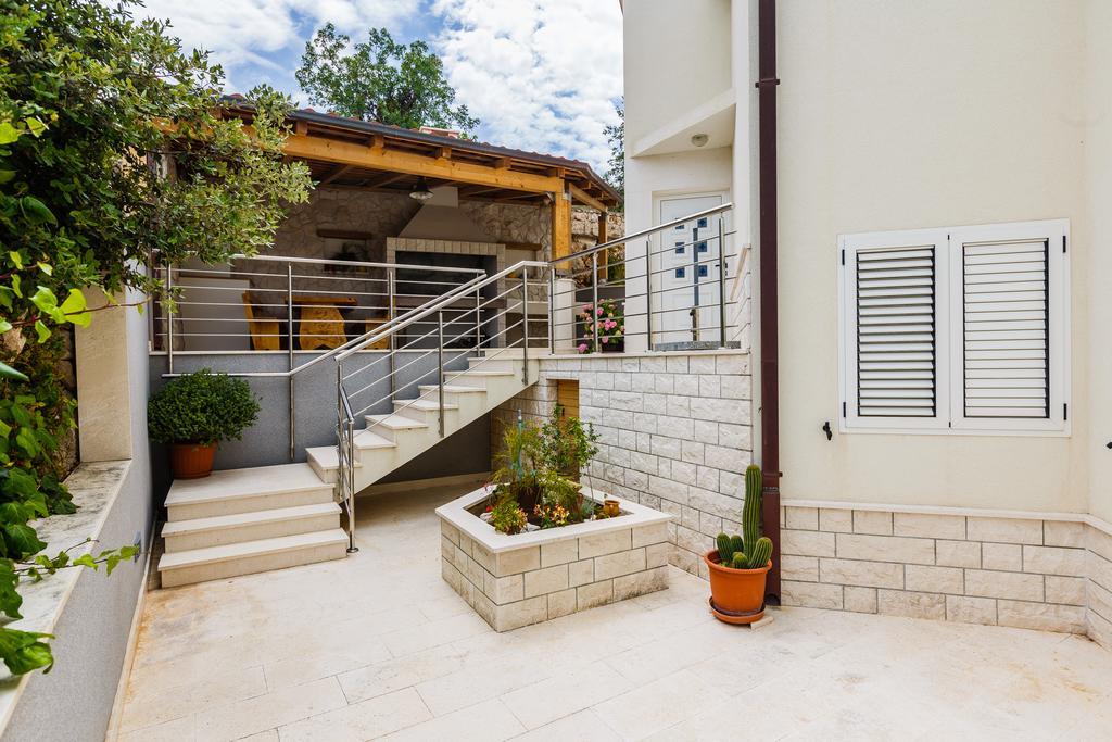 Apartments Rogulj Рогозница Екстериор снимка