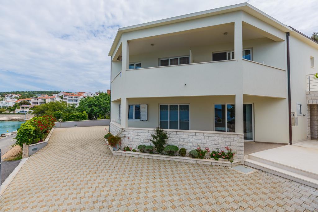 Apartments Rogulj Рогозница Екстериор снимка