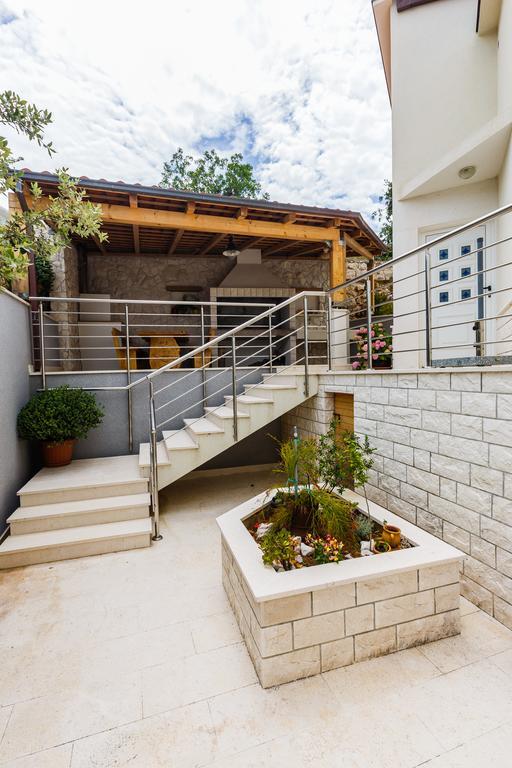 Apartments Rogulj Рогозница Екстериор снимка