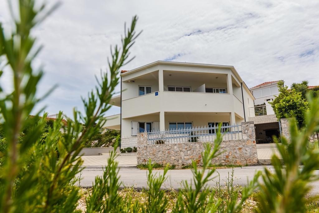 Apartments Rogulj Рогозница Екстериор снимка