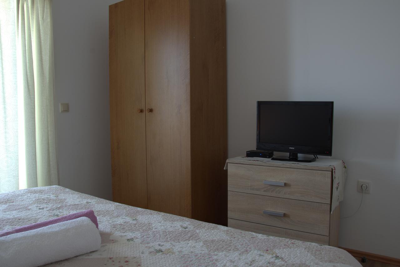 Apartments Rogulj Рогозница Екстериор снимка